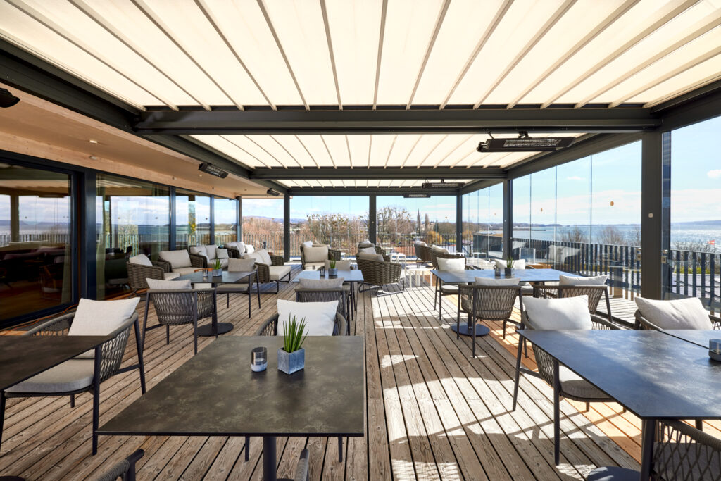 Skybar mit Bodenseeblick im bora HotsSpaResort 