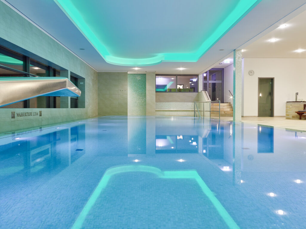 Innenpool im Aurorabad der Elbresidenz