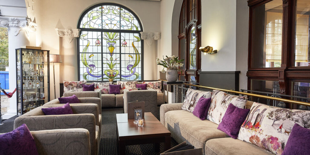 Schickes Wintergarten-Café in Göbels Hotel Quellenhof