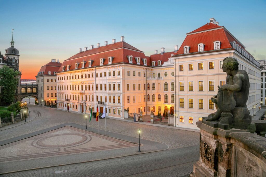 Außenfoto Taschenbergpalais Dresden