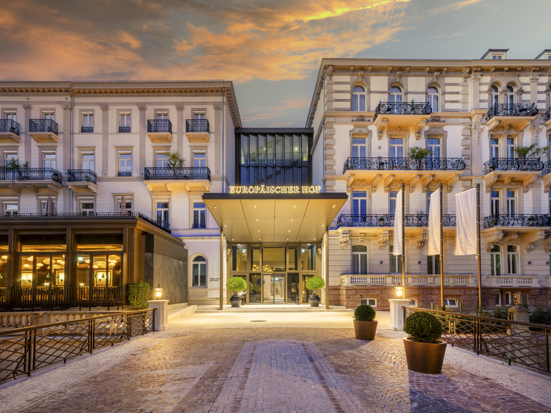 Die mächtige Außenfassade des Europäischen Hofs in Baden-Baden