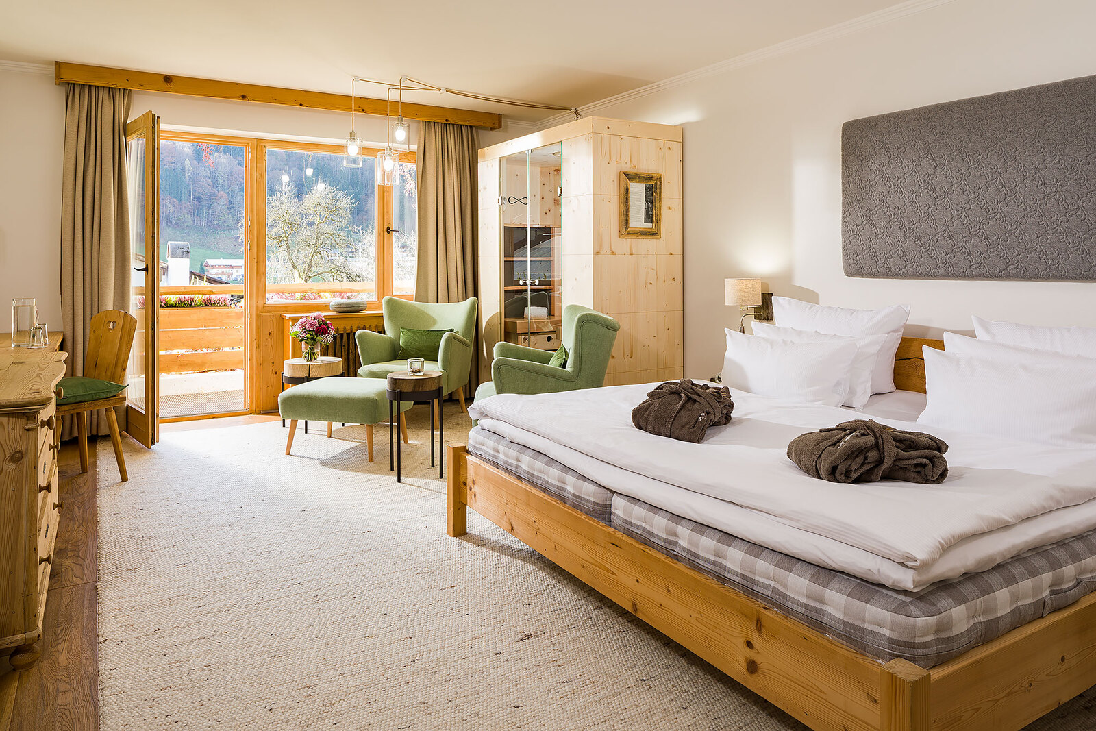 Zimmerkategorie Almenrausch mit eigener Hydrosoft-Kabine im berghotel Rehlegg